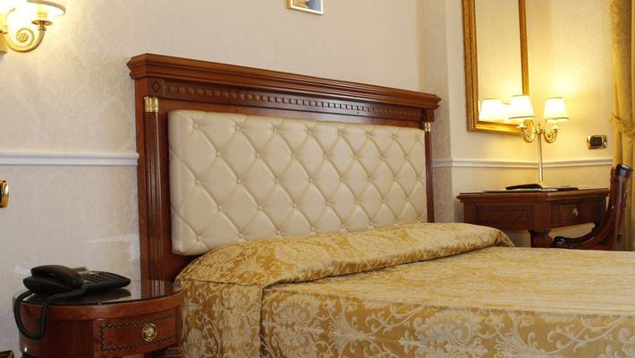 Standard double room for single use Villa Pinciana Hotel Rome