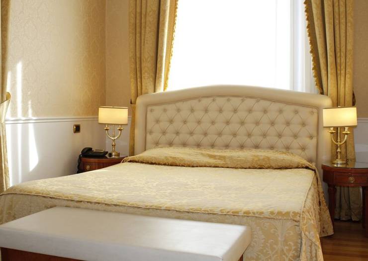 Standard triple room Villa Pinciana Hotel Rome