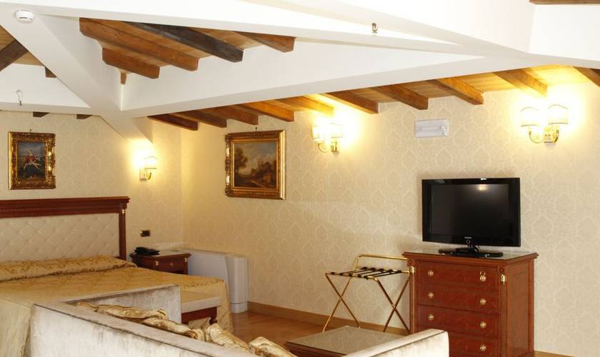 Habitación cuádruple estándar Hotel Villa Pinciana Roma Habitación cuádruple estándar Hotel Villa Pinciana Roma