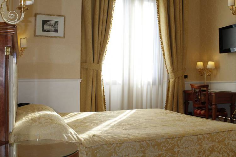 Standard triple room Villa Pinciana Hotel Rome