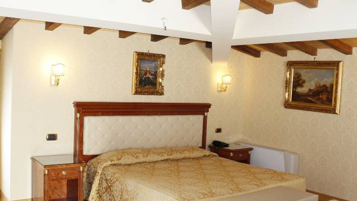 Standard double room Villa Pinciana Hotel Rome